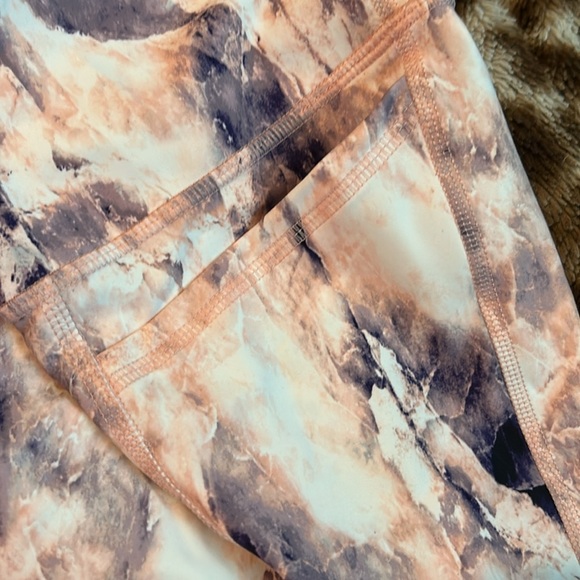 Old Navy Marble Print Leggings - Picture 3 of 6